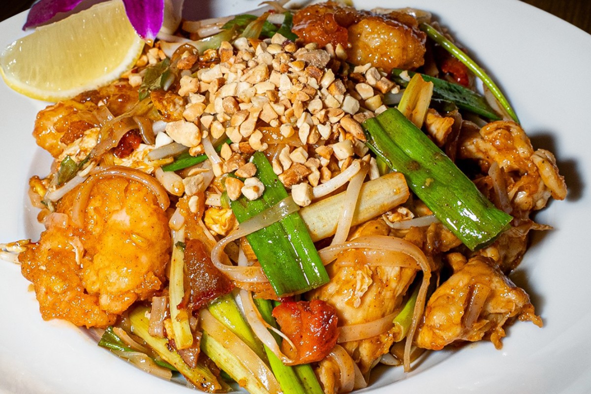 Chef Yu Bi preparing traditional tangy-sweet tamarind sauce for Pad Thai